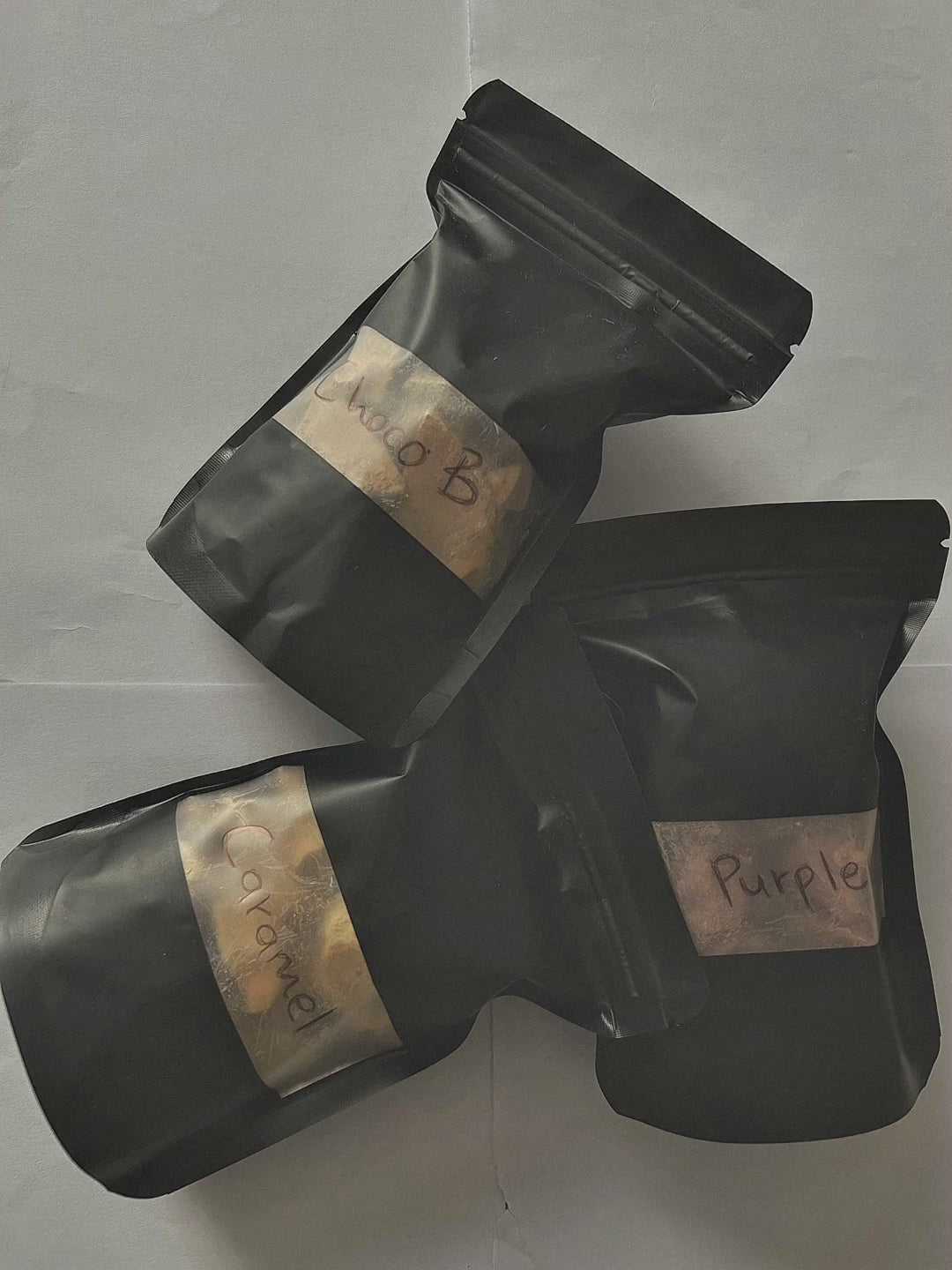 Create your pouch: Mixed flavour pouches are prepared in equal proportions. Custom flavour ratios are not available.